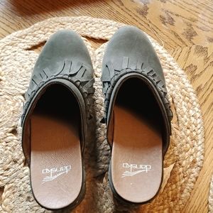 Women's Dansko Size 39 (8.5/9) Brand new never worn olive green nubuck leather